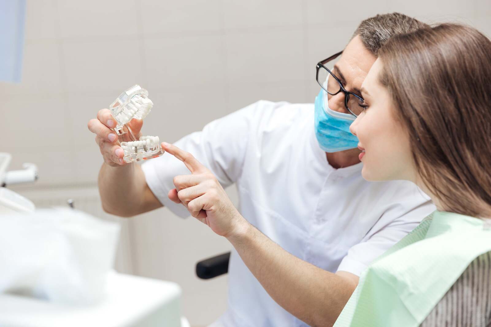does a broken denture count as a dental emergency?
